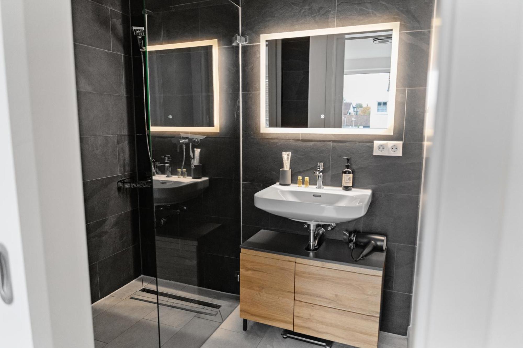 Modern Style Business Suite - Office - Kitchen - Balcony ヘルツォーゲンアウラッハ エクステリア 写真