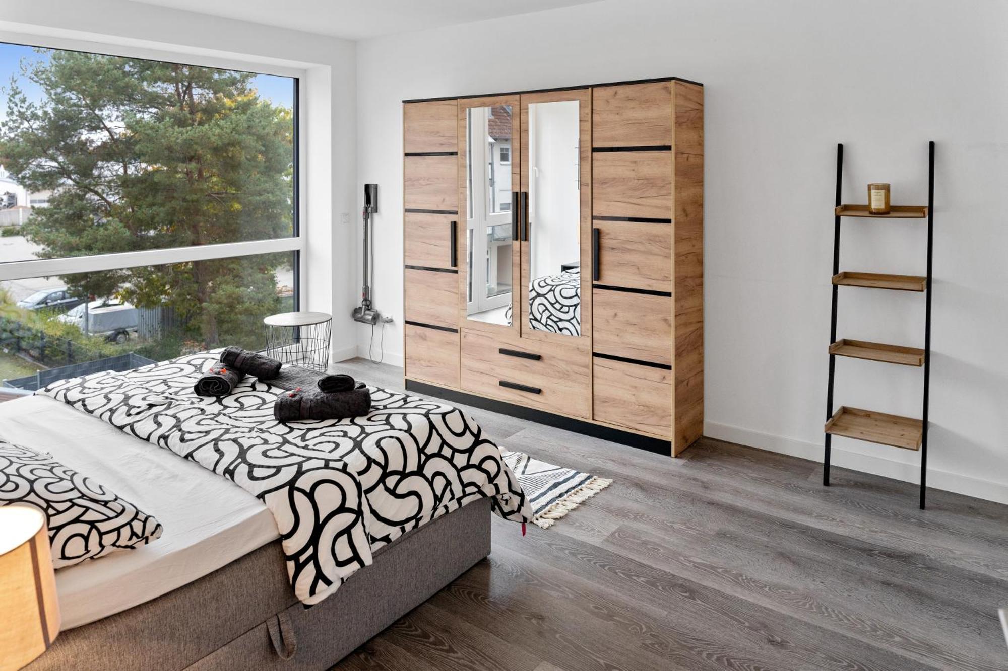 Modern Style Business Suite - Office - Kitchen - Balcony ヘルツォーゲンアウラッハ エクステリア 写真