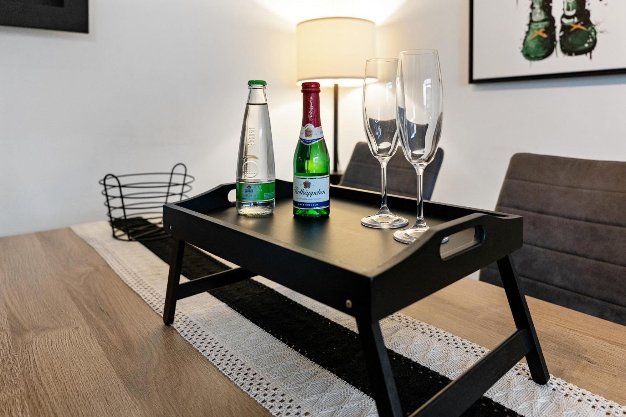 Modern Style Business Suite - Office - Kitchen - Balcony ヘルツォーゲンアウラッハ エクステリア 写真