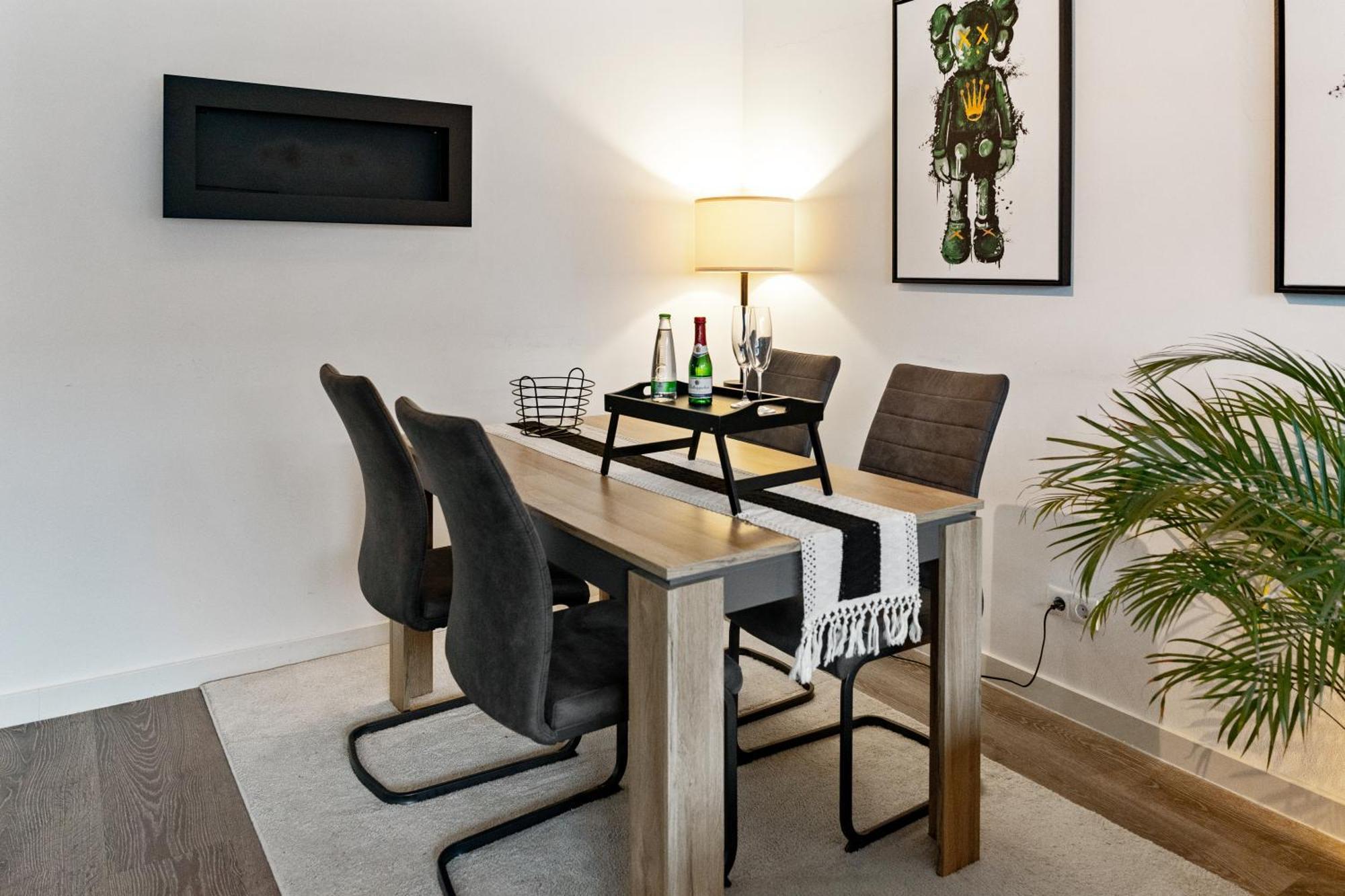 Modern Style Business Suite - Office - Kitchen - Balcony ヘルツォーゲンアウラッハ エクステリア 写真