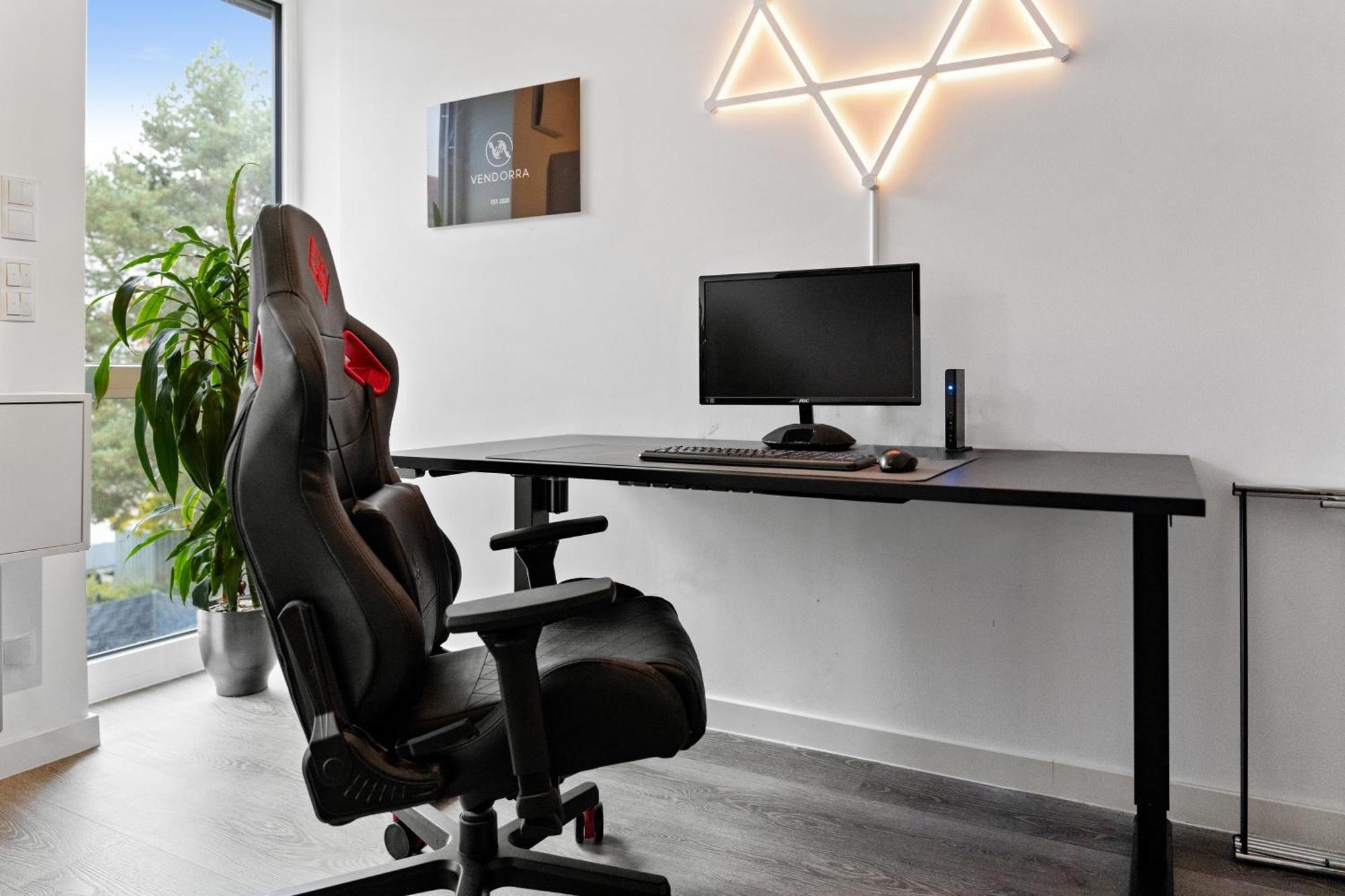 Modern Style Business Suite - Office - Kitchen - Balcony ヘルツォーゲンアウラッハ エクステリア 写真